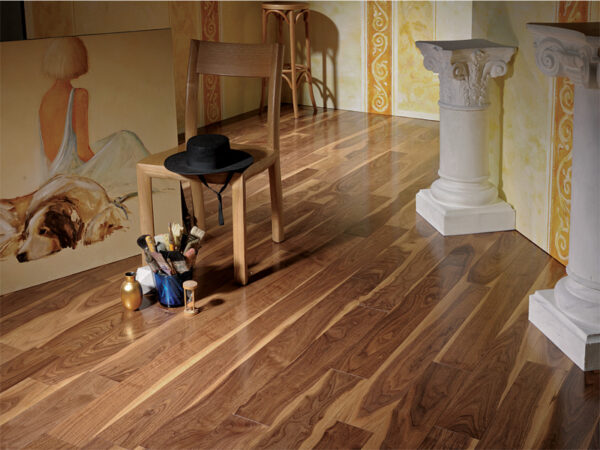 Walnut — SELECT 21/4 natural satin 4,49$/sqft WE ARE THE ONLY ONES THAT HAS IT!! (Copie)