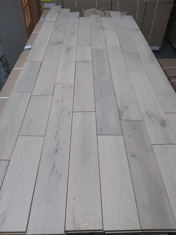 White oak  rustic  41/4 Poésia mat 170sqft 1,49$ UNIK!!!!!!!!!! - Image 2