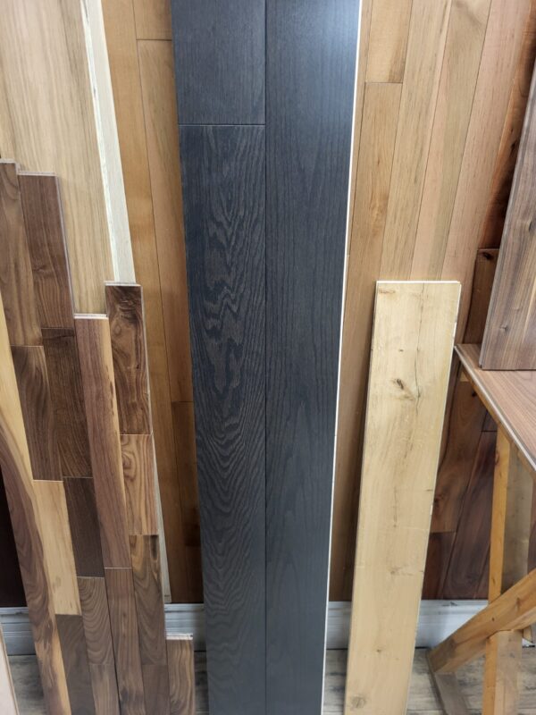 Red oak — Select 5 X3/4 canadian ingenius Espresso at 2,99$