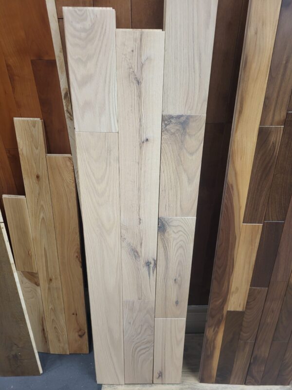 White oak  rustic  41/4 Poésia mat 170sqft 1,49$